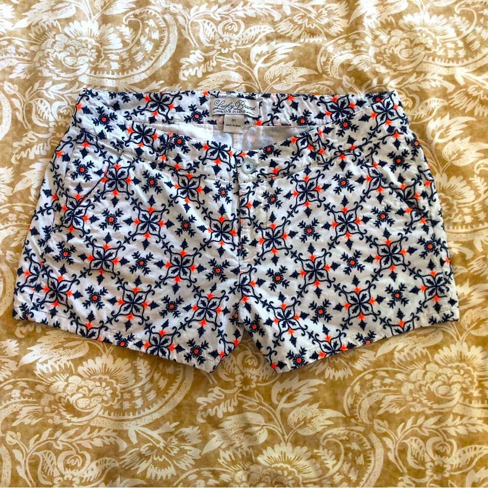 Lucky Brand arabesque patterned shorts, size 30 inseam 3”